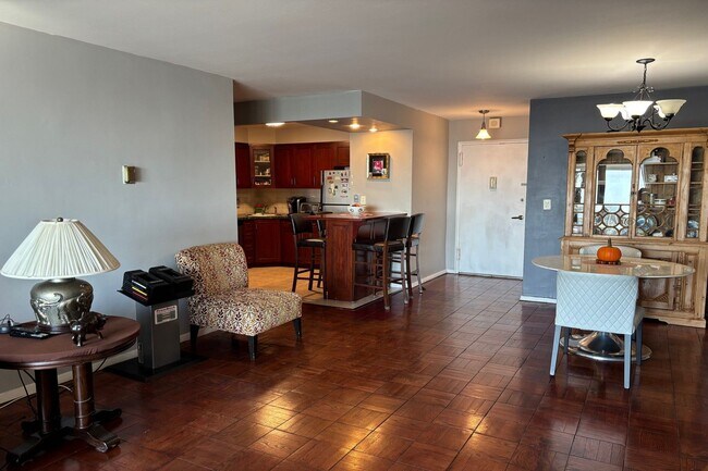 Building Photo - 2000 Linwood Ave