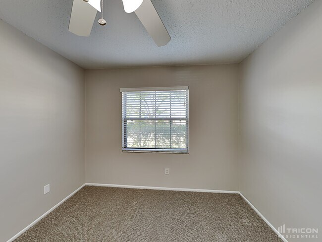 Building Photo - 1525 Guinevere Dr