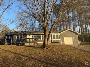 Building Photo - Quiet convenience in East Brainerd