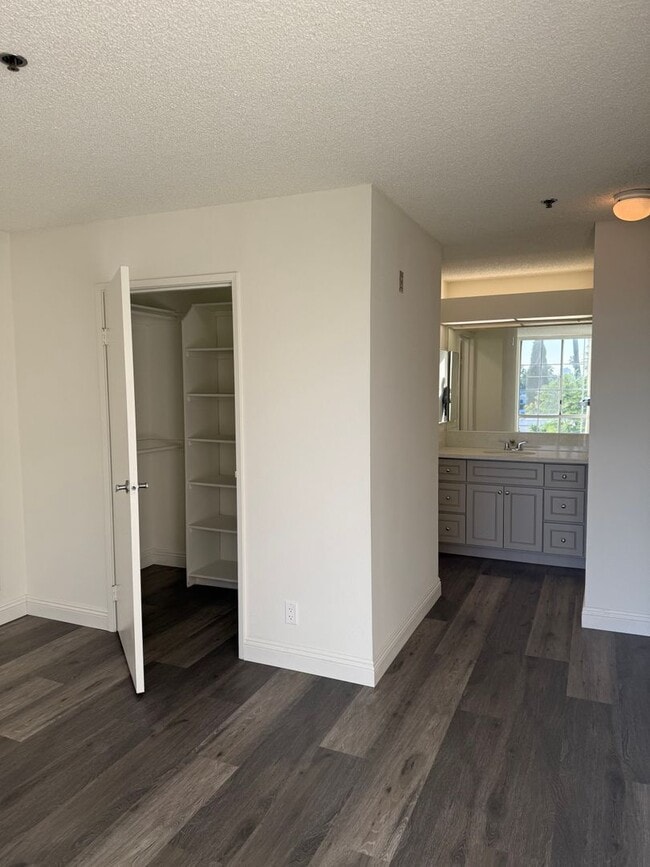 Building Photo - Prime Location! 2BR/2BA w/ Large Private Balcony