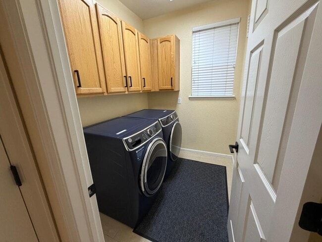 Building Photo - 10771 Mountshire Cir