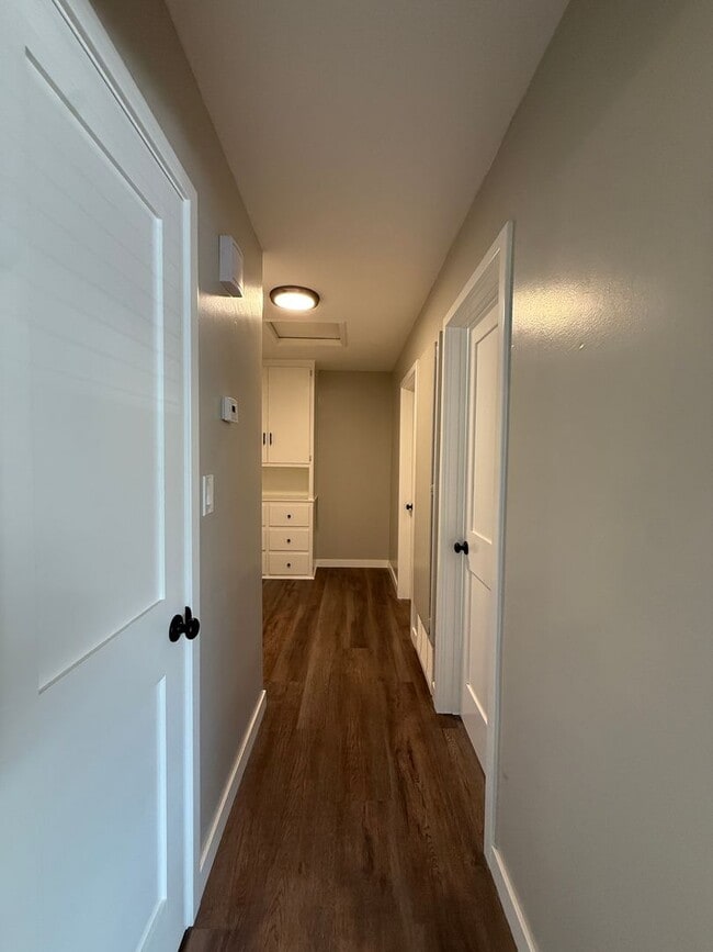 Building Photo - Centrally Located Single Story Updated Home