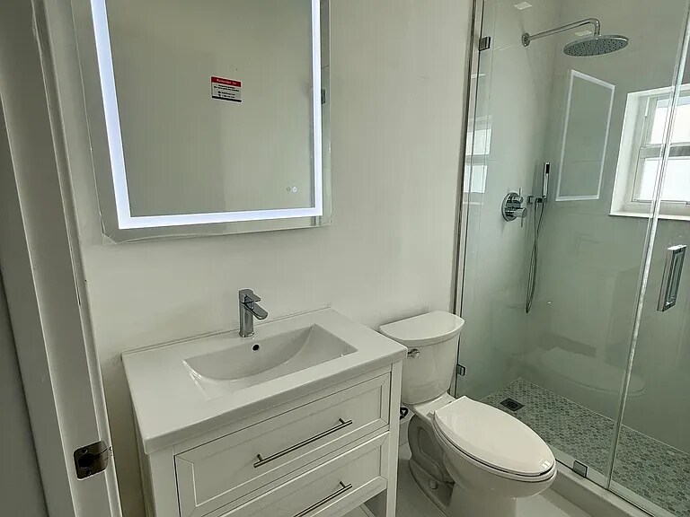 Building Photo - 340 NE 125th St