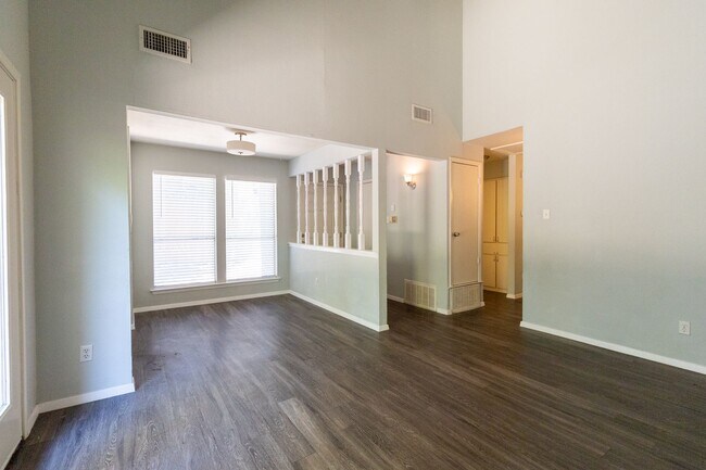 Building Photo - 9412 Teasdale Terrace