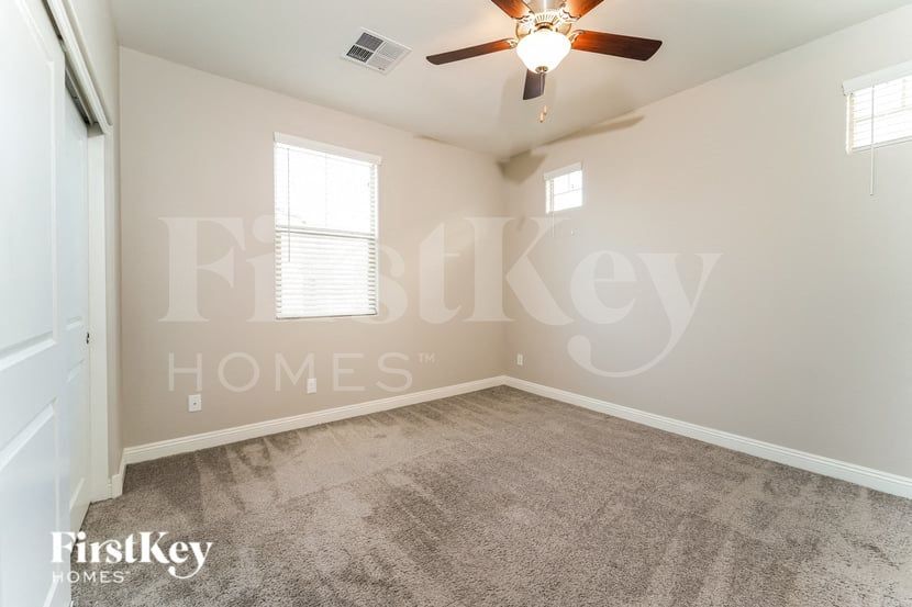 Building Photo - 251 N Sunrise