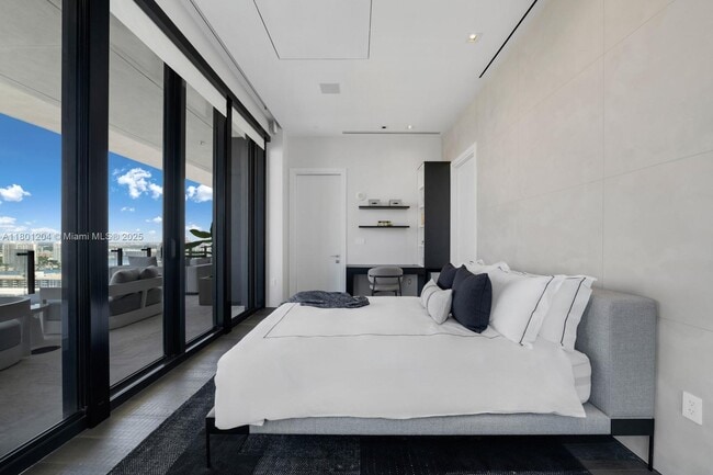 Building Photo - 17141 Collins Ave