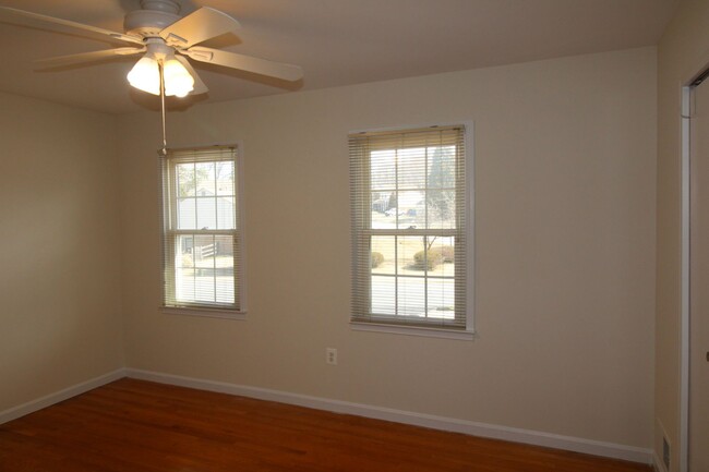 Building Photo - Beautiful 4BR 2 full 2 half bath corner lo...