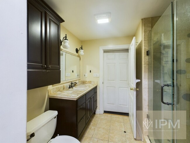 Building Photo - Spacious 5 Bedroom, 2.5 Bath Near The Avenues!