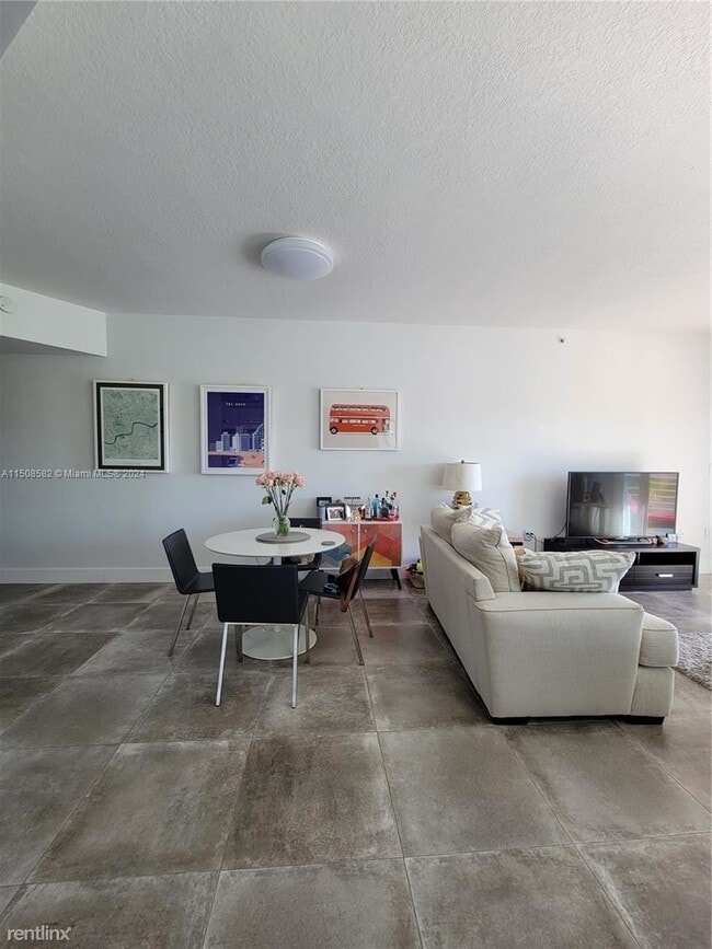 Building Photo - 3 br, 2 bath House - 6580 Indian Creek Dr ...