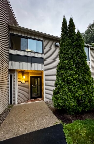 Building Photo - 6 Thayer Pond Dr