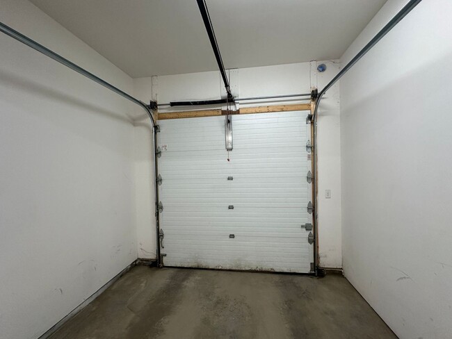 Building Photo - 1733 N Nina Cir