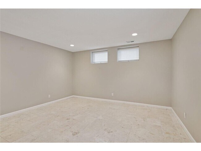 Building Photo - 226 Ridgewood Ave
