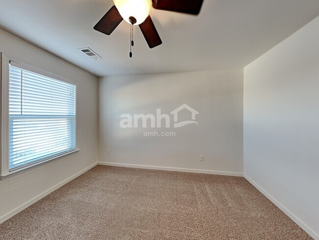 Building Photo - 657 Pemberton Dr