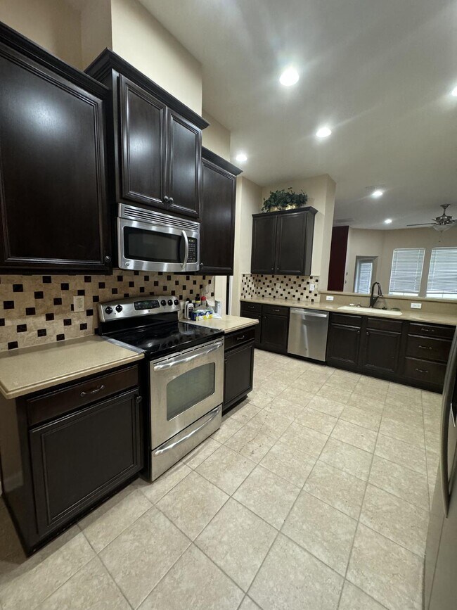Building Photo - 4 bedroom 3 bath home in the Mandarin/ Sou...