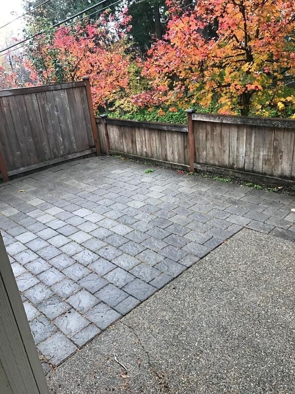 Building Photo - Spacious Home in Desirable Fircrest