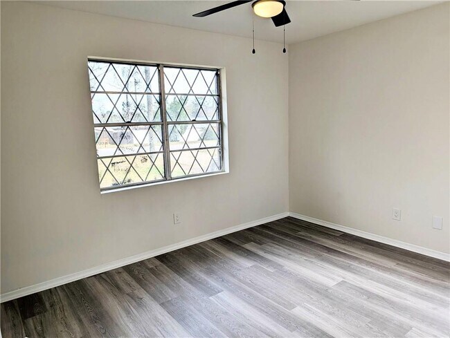 Building Photo - 3755 Pleasant Valley Rd