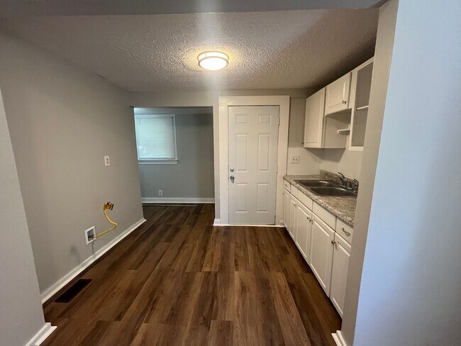 Building Photo - Cozy 3BR/1Ba house with small unfinished basement- LEASING SPECIAL - MOVE IN BY 5/31/2026 AND REC...