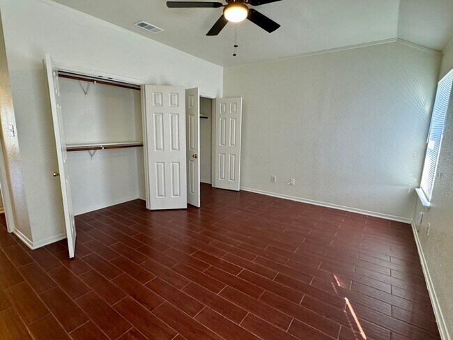 Building Photo - 205 Janelle Dr