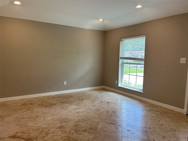 Building Photo - 17006 David Glen Dr