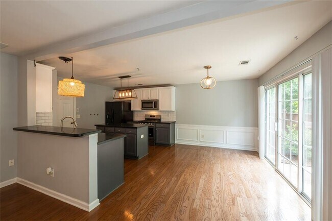 Building Photo - 331 Balaban Cir