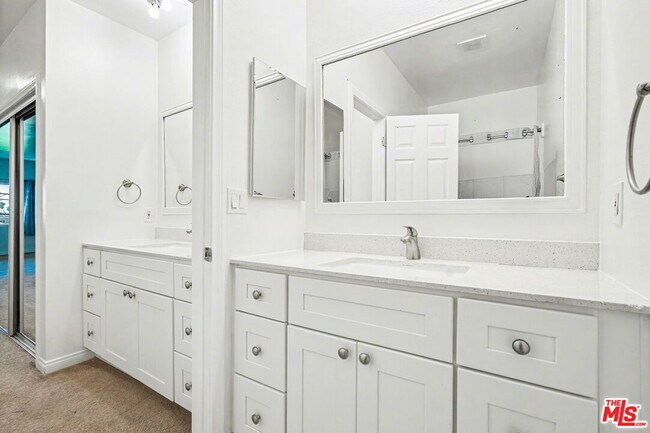 Building Photo - 521 Montana Ave