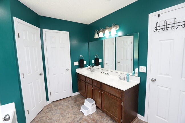 Building Photo - 4370 Excursion Dr