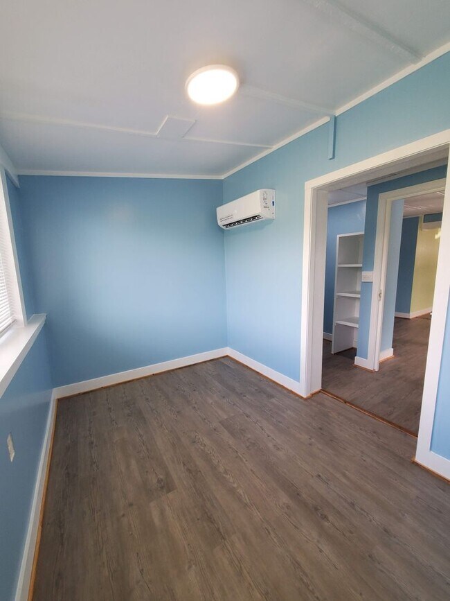 Building Photo - Utilities Included!!!!