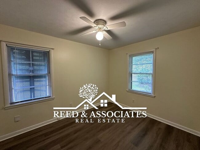 Building Photo - Cozy Collierville Home!!!