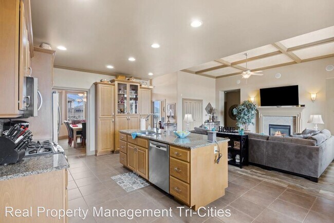 Building Photo - 4 br, 3 bath House - 440 Sundance Dr