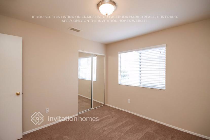 Building Photo - 2638 S Raven