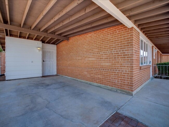 Building Photo - Fully Remodeled 3BR Home + Detached Bonus Room | Private Yard | Central A/C