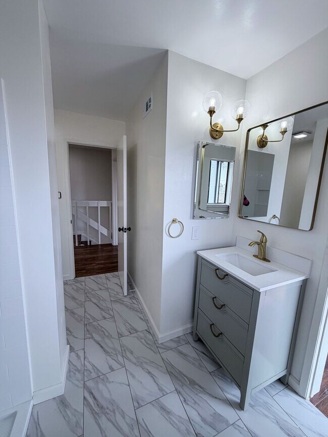 Building Photo - 801-803 N M Street