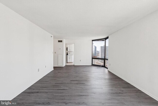 Building Photo - 2020 Walnut St