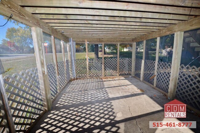 Building Photo - Wonderful Urbandale Home