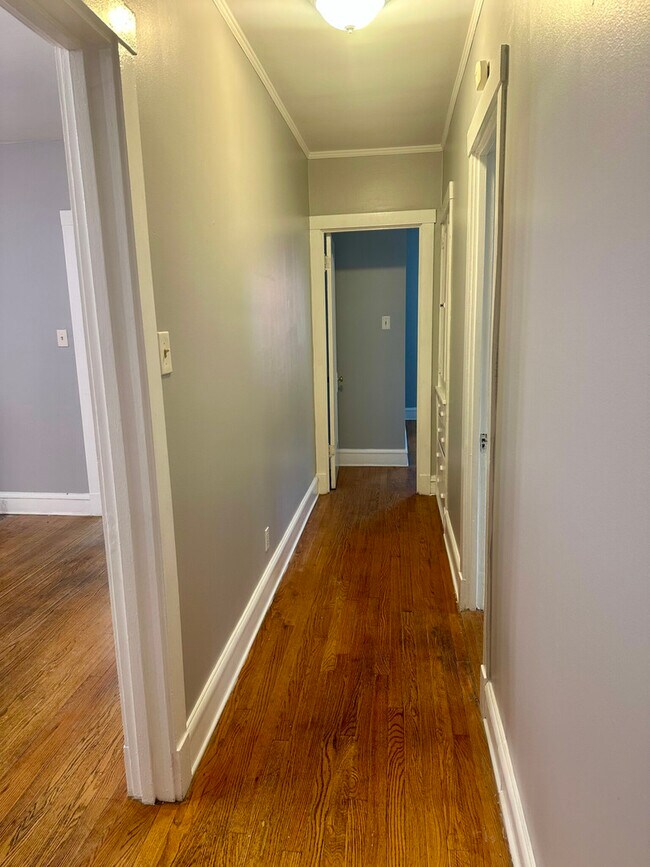 Building Photo - 6442 N Bosworth Ave