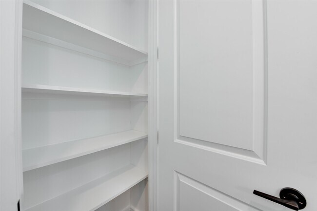 Building Photo - 425 W 21st St