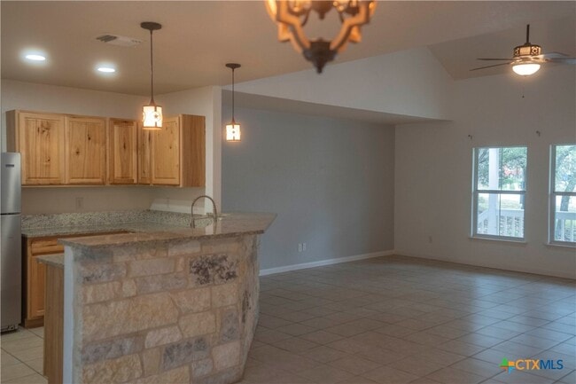 Building Photo - 1015 Twin Deer Ln
