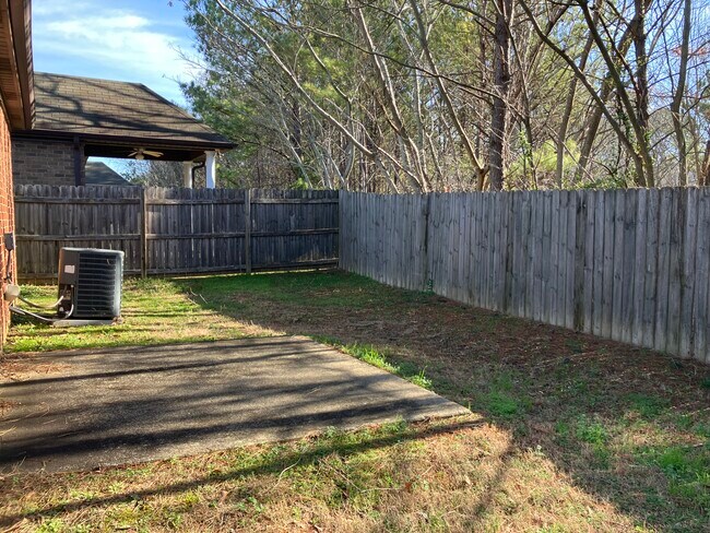 Building Photo - 261 Oxmoor Pl