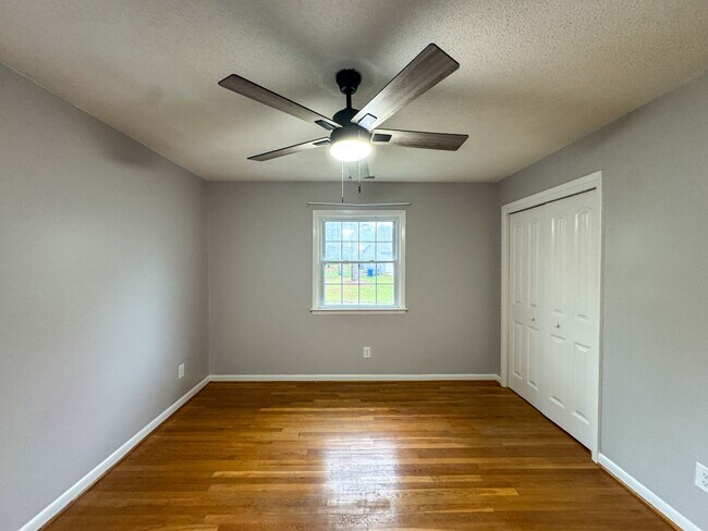 Building Photo - Charming 3 Bed 1.5 Bath Home Close to Fort Liberty