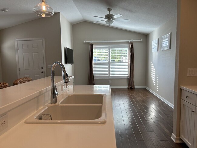 Building Photo - 12721 Sagewood Dr