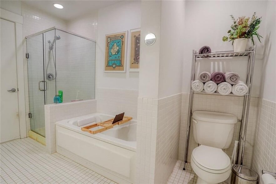 Building Photo - 245 N Highland Ave NE