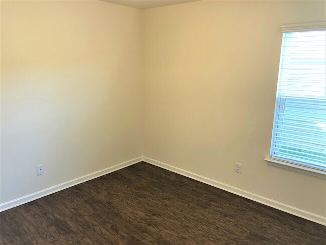 Building Photo - 82 Roseberry Cir