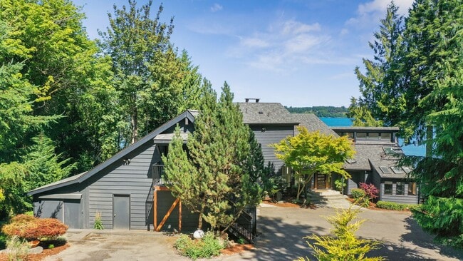 Building Photo - Stunning 3,146 Sq. Ft. Olympia Waterfront ...