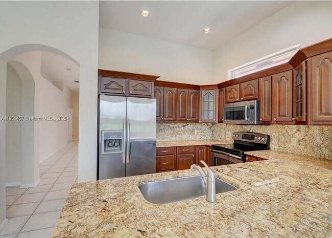Building Photo - 8291 Hampton Wood Dr