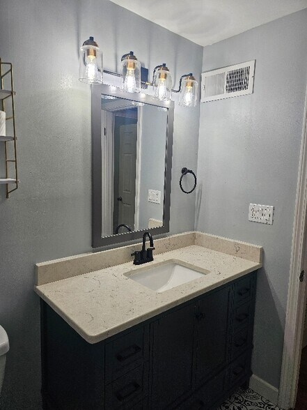 Building Photo - 7504 Conser