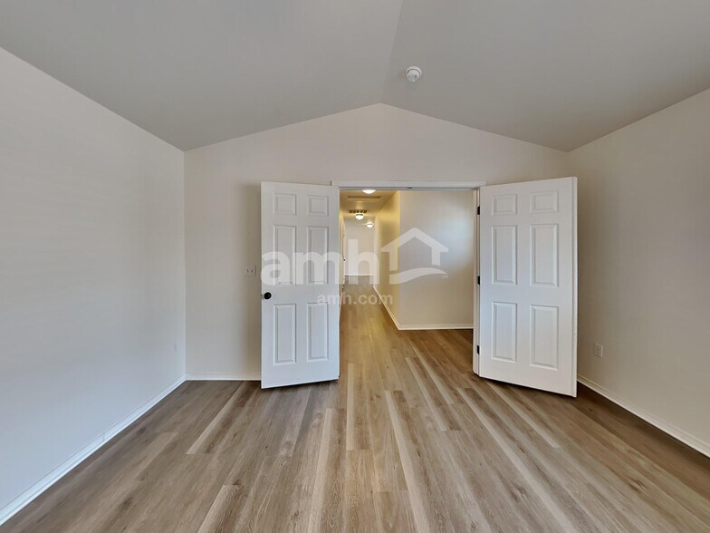 Building Photo - 1206 Blue Jay Ave SW