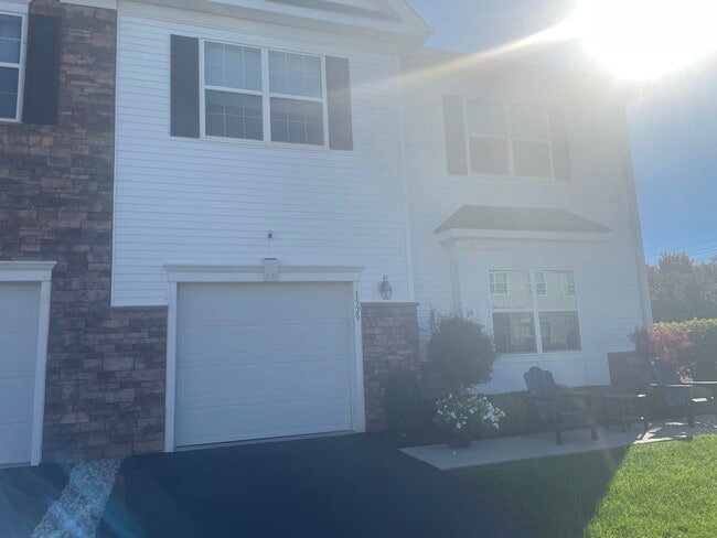 Building Photo - 1529 Paxton Ln
