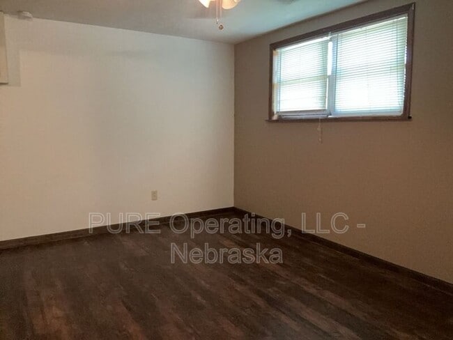 Building Photo - 105 N Elm St