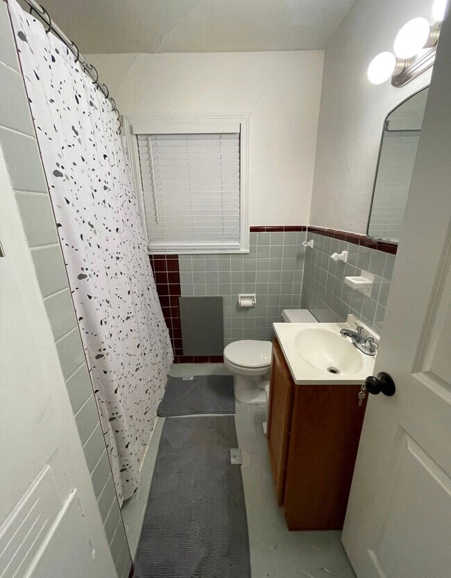 Building Photo - 6208 Walnut Hills Dr