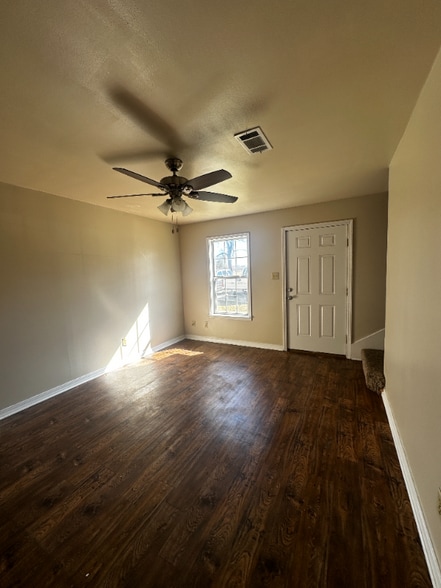 Building Photo - 6970 LA-1